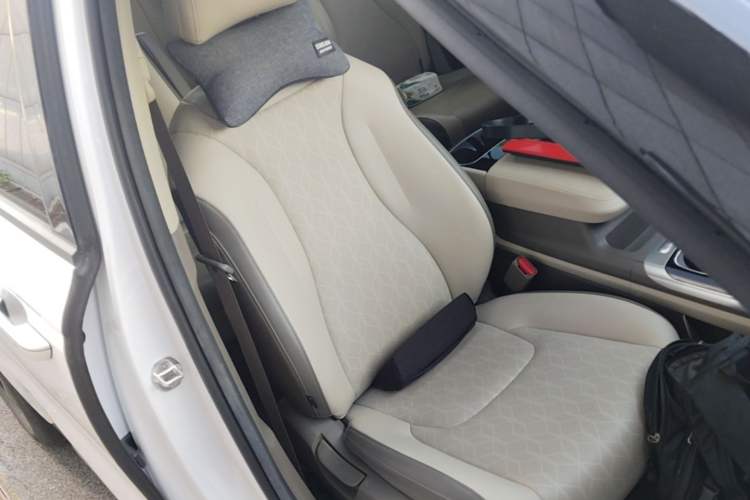 Used Kia Carnival 2021 2.0T Luxury Tech Edition Right Front Seat