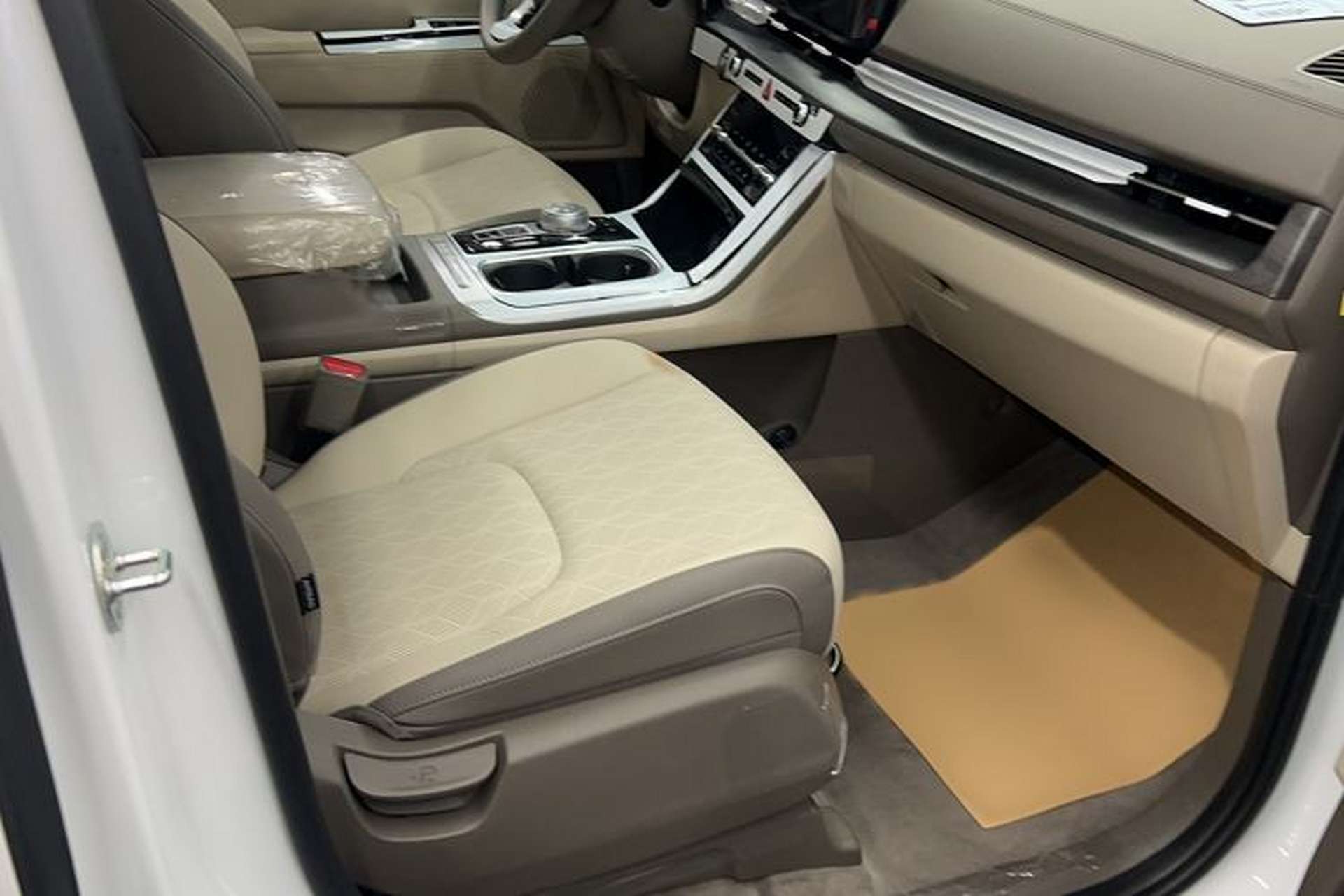 Used Kia Carnival 2021 2.0T Luxury Tech Edition Right Front Seat