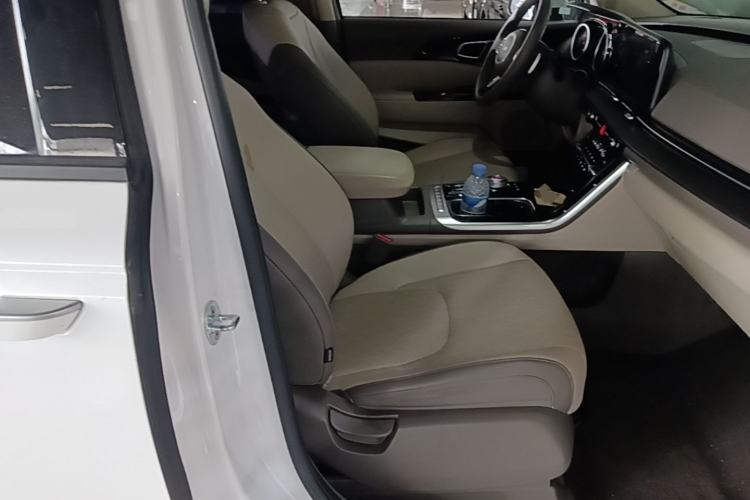 Used Kia Carnival 2021 2.0T Luxury Tech Edition Right Front Seat
