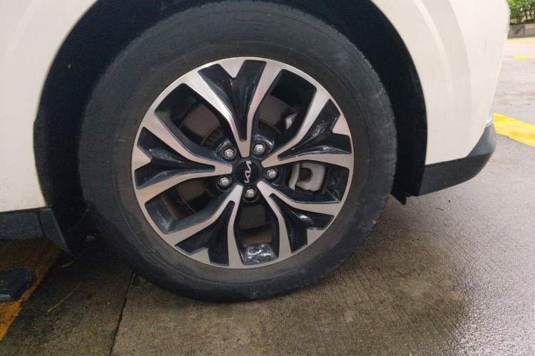 Used Kia Carnival 2021 2.0T Flagship Edition Right Front Wheel Hub