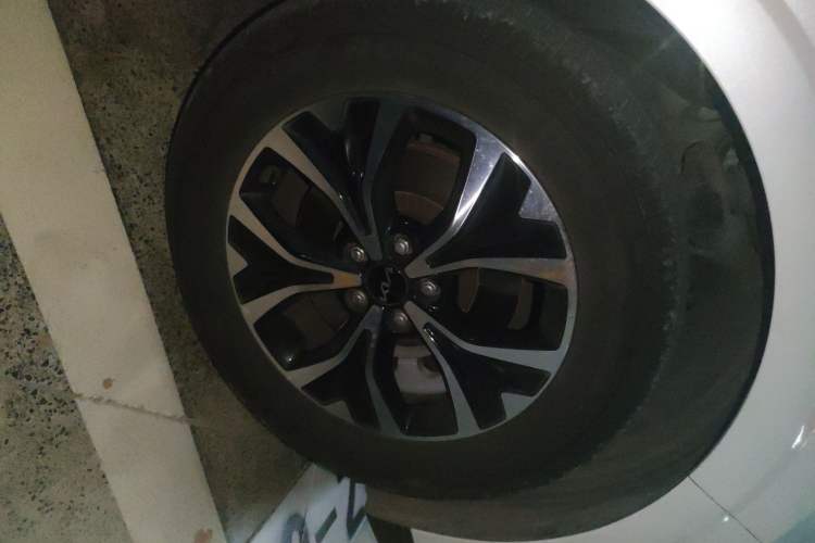 Used Kia Carnival 2021 2.0T Flagship Edition Right Front Wheel Hub