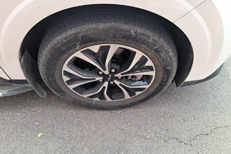 Used Kia Carnival 2021 2.0T Luxury Tech Edition Right Front Wheel Hub