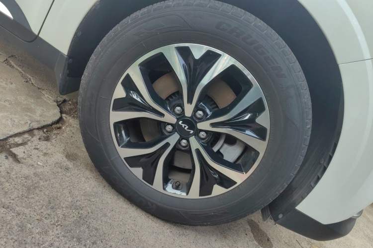 Used Kia Carnival 2021 2.0T Luxury Tech Edition Right Front Wheel Hub