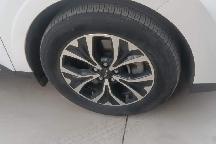 Used Kia Carnival 2021 2.0T Flagship Edition Right Front Wheel Hub