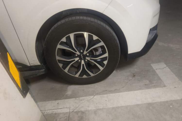 Used Kia Carnival 2021 2.0T Flagship Edition Right Front Wheel Hub