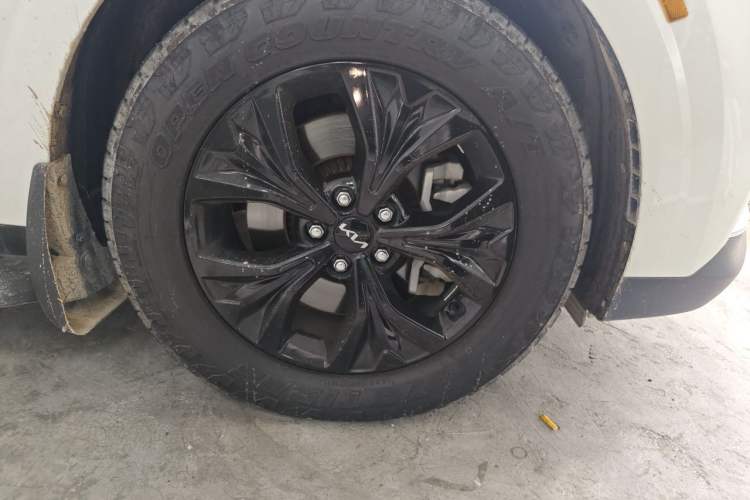 Used Kia Carnival 2021 2.0T Flagship Edition Right Front Wheel Hub