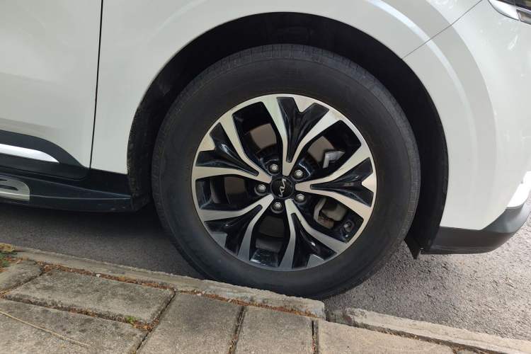 Used Kia Carnival 2021 2.0T Luxury Tech Edition Right Front Wheel Hub