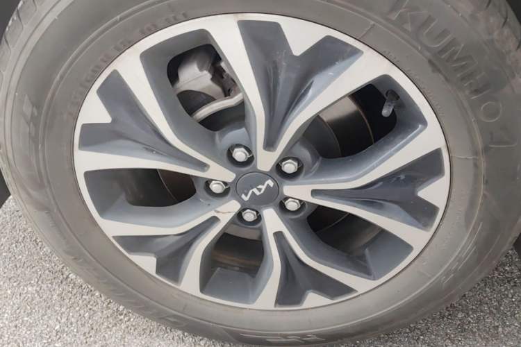 Used Kia Carnival 2021 2.0T Luxury Tech Edition Right Rear Wheel Hub