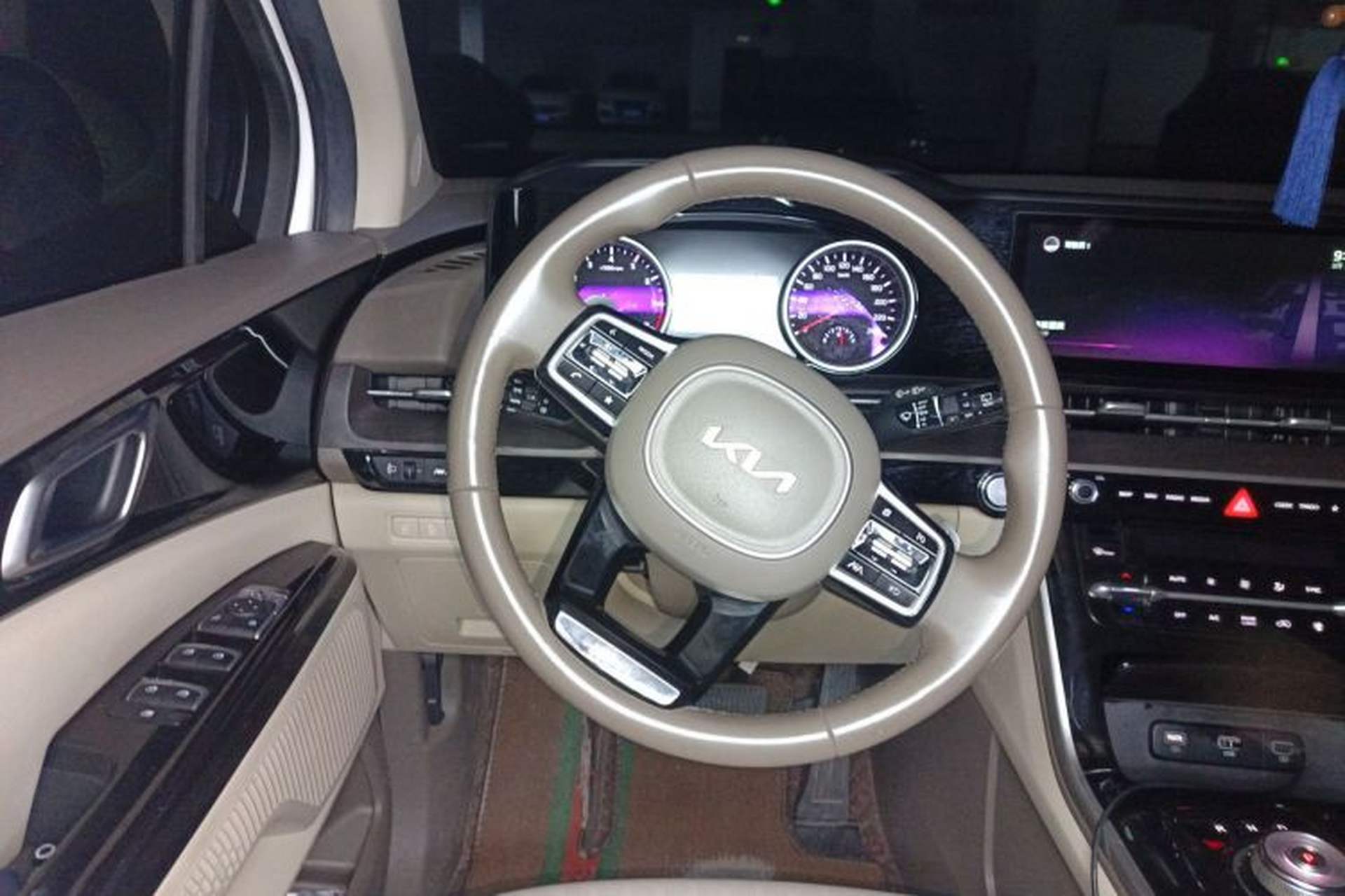 Used Kia Carnival 2021 2.0T Luxury Tech Edition Steering Wheel