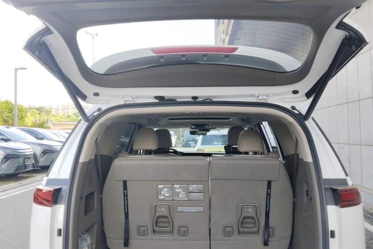 Used Kia Carnival 2021 2.0T Luxury Tech Edition Trunk