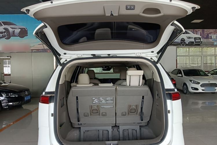Used Kia Carnival 2021 2.0T Luxury Tech Edition Trunk