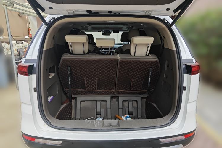 Used Kia Carnival 2021 2.0T Luxury Tech Edition Trunk