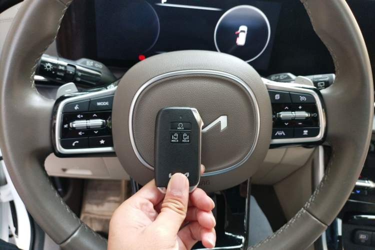 Used Kia Carnival 2021 2.0T Luxury Tech Edition Vehicle Key
