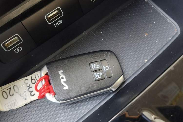 Used Kia Carnival 2021 2.0T Luxury Tech Edition Vehicle Key
