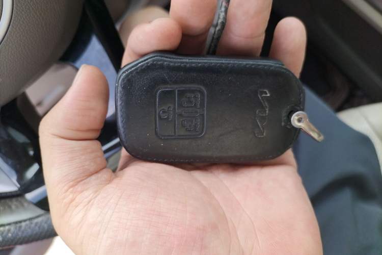 Used Kia Carnival 2021 2.0T Luxury Edition Vehicle Key