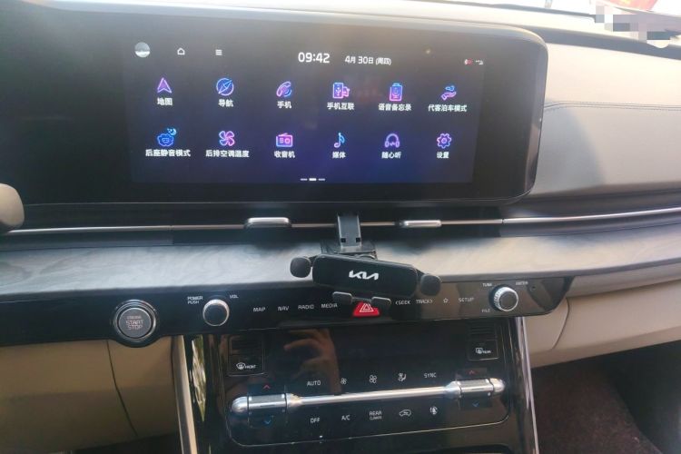 Used Kia Carnival 2026 Model 2.0T Luxury Tech Edition Audio And AC Panel