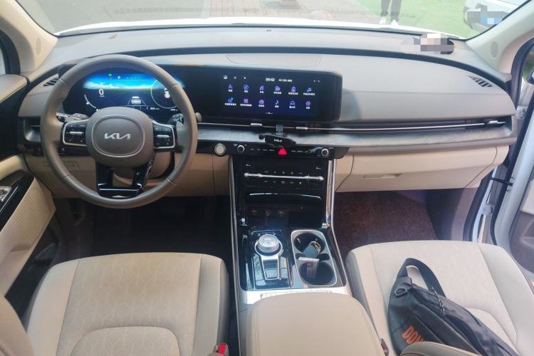 Used Kia Carnival 2026 Model 2.0T Luxury Tech Edition Center Console