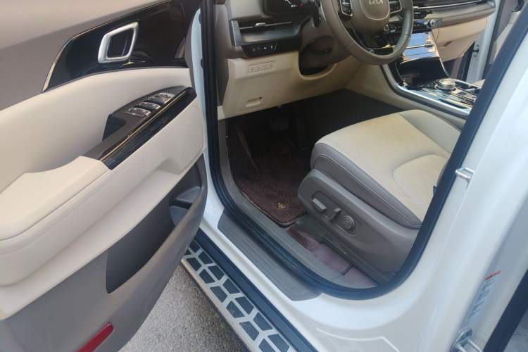 Used Kia Carnival 2026 Model 2.0T Luxury Tech Edition Driver Seat