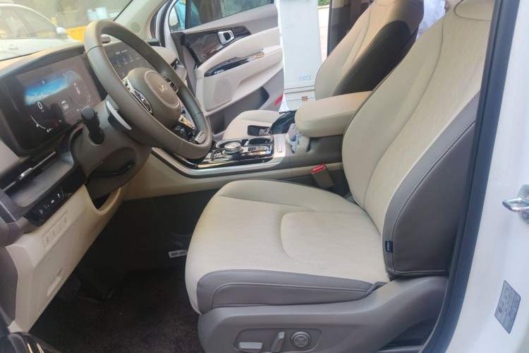 Used Kia Carnival 2026 Model 2.0T Luxury Tech Edition Left Front Seat