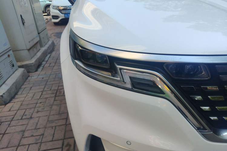 Used Kia Carnival 2026 Model 2.0T Luxury Tech Edition Right Front Headlight