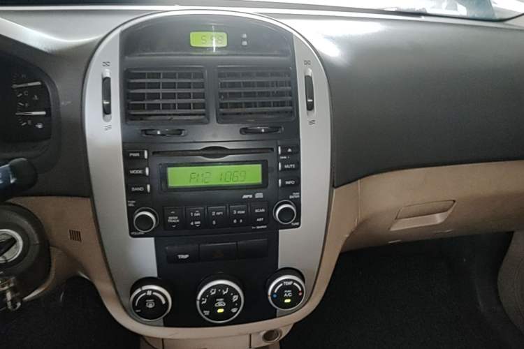 Used Kia Cerato 2007 1.6L MT GL Audio And AC Panel