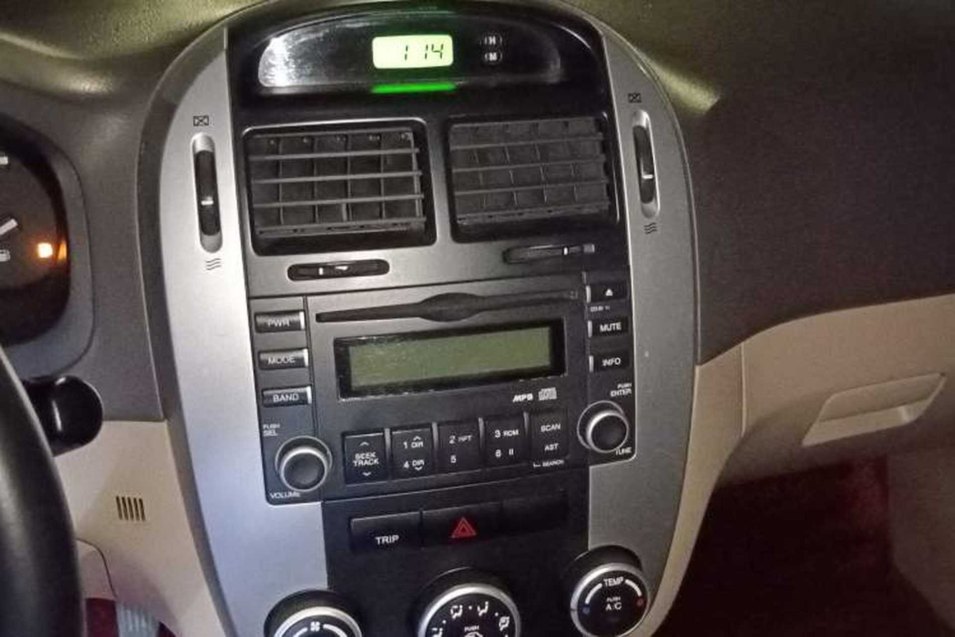 Used Kia Cerato 2007 1.6L AT GLS Audio And AC Panel