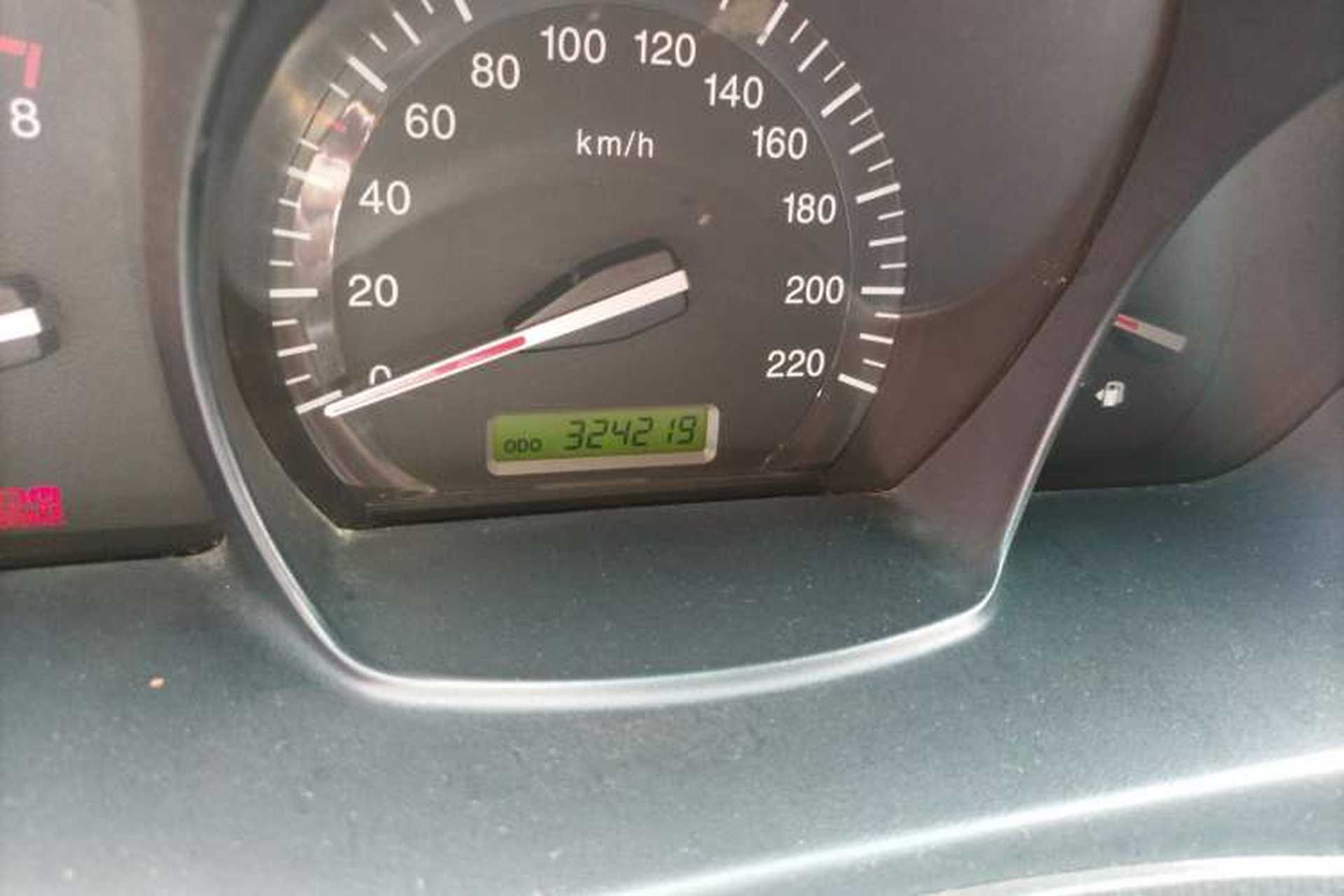 Used Kia Cerato 2007 1.6L MT GL Odometer Close Up