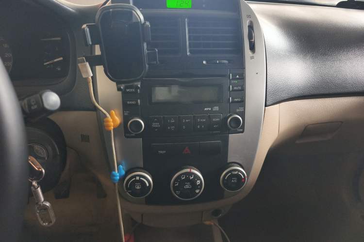 Used Kia Cerato 2008 European-style 1.6 MT GL Audio And AC Panel