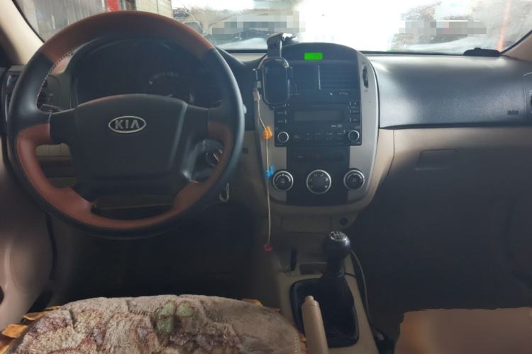 Used Kia Cerato 2008 European-style 1.6 MT GL Center Console
