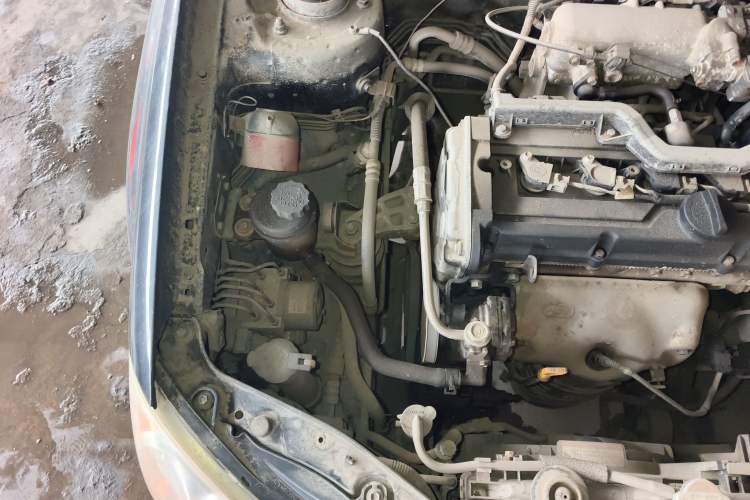 Used Kia Cerato 2008 European-style 1.6 MT GL Engine Bay Right