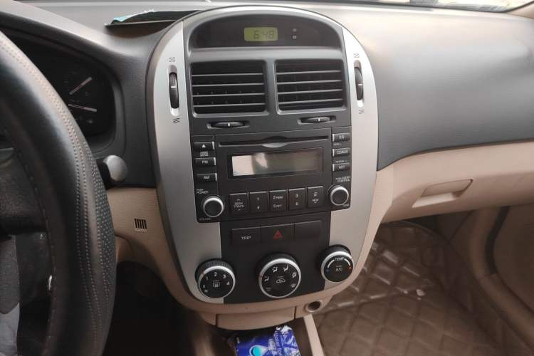 Used Kia Cerato 2008 European-style 1.6 MT GL Audio And AC Panel