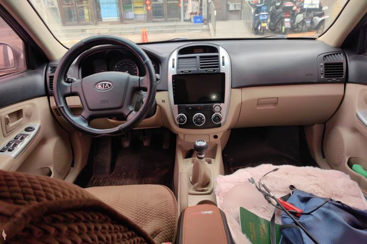 Used Kia Cerato 2008 European-style 1.6 MT GL Center Console