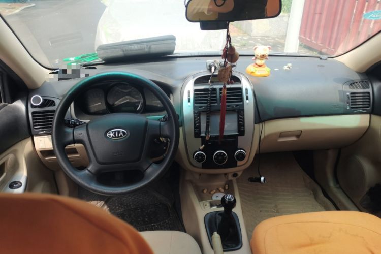 Used Kia Cerato 2008 European-style 1.6 MT GL Center Console