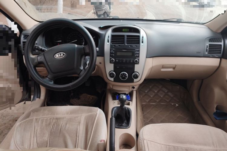 Used Kia Cerato 2008 European-style 1.6 MT GL Center Console