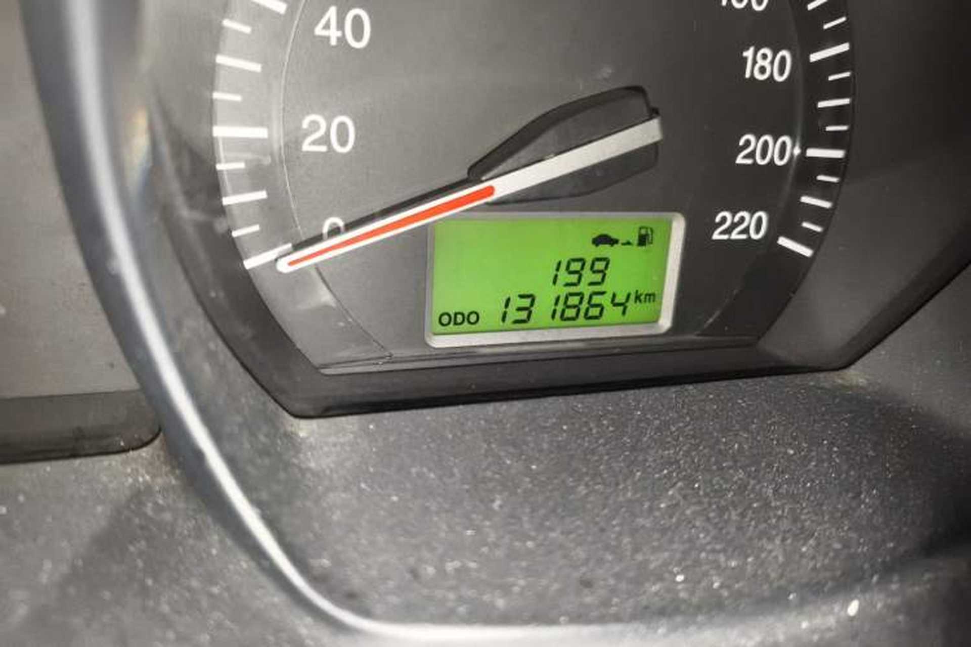 Used Kia Cerato 2008 European-style 1.6 MT GLS Odometer Close Up