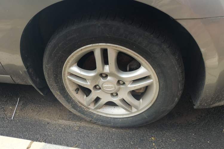 Used Kia Cerato 2008 European-style 1.6 MT GL Right Front Wheel Hub