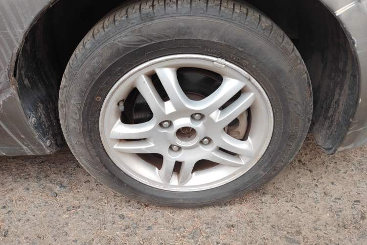 Used Kia Cerato 2008 European-style 1.6 MT GL Right Front Wheel Hub