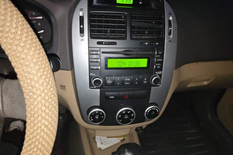 Used Kia Cerato 2008 European-style 1.6 MT GL Audio And AC Panel