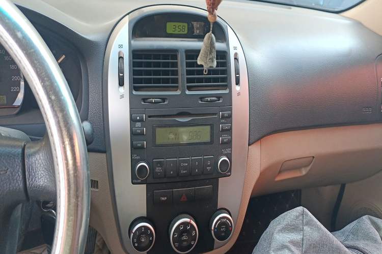 Used Kia Cerato 2008 European-style 1.6 MT GL Audio And AC Panel