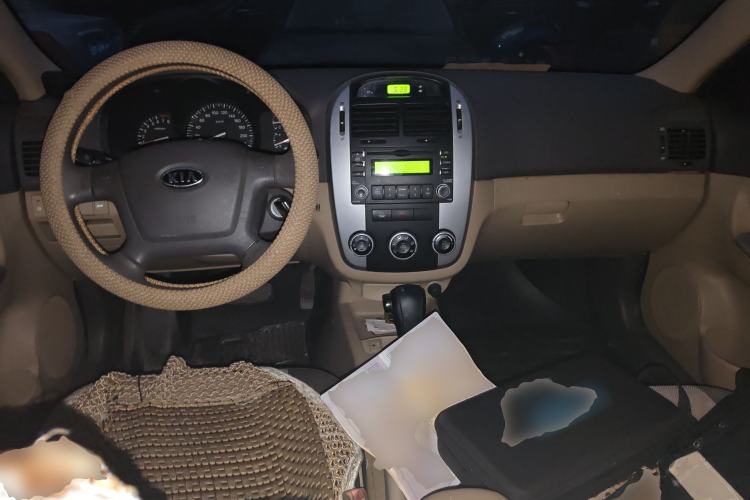 Used Kia Cerato 2008 European-style 1.6 MT GL Center Console