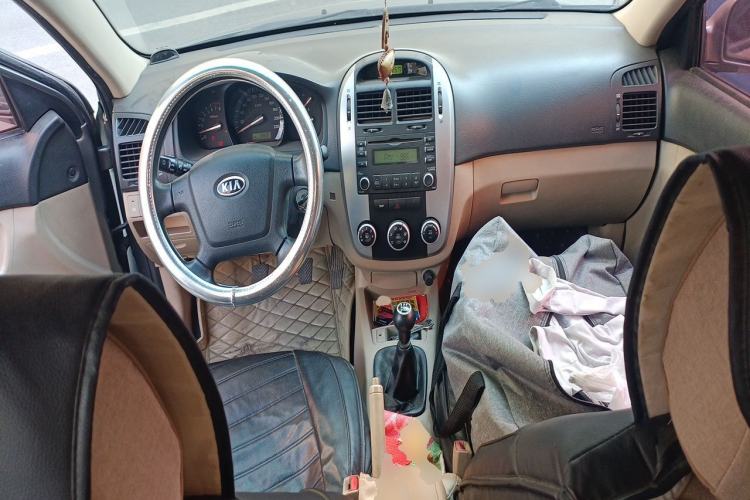 Used Kia Cerato 2008 European-style 1.6 MT GL Center Console