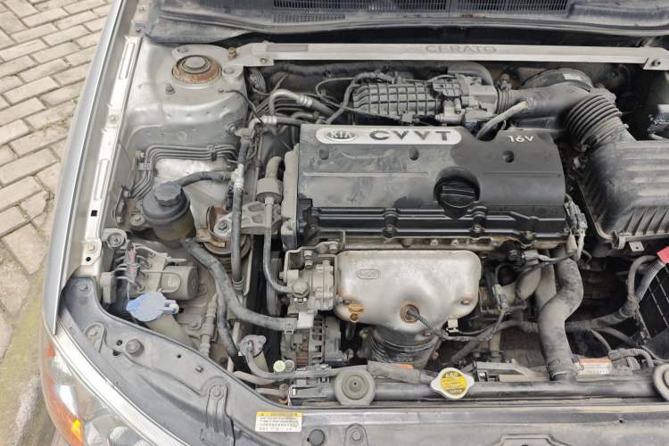 Used Kia Cerato 2008 European-style 1.6 MT GLS Engine Bay Right