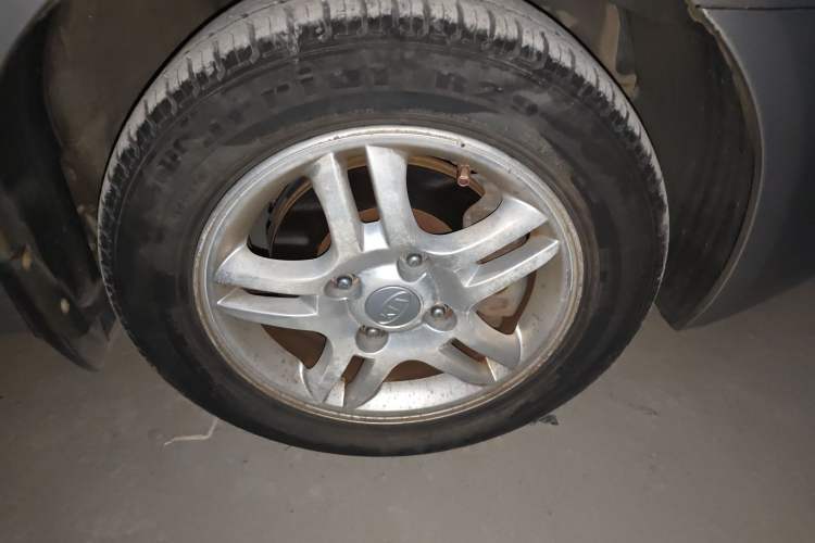 Used Kia Cerato 2008 European-style 1.6 MT GL Right Front Wheel Hub