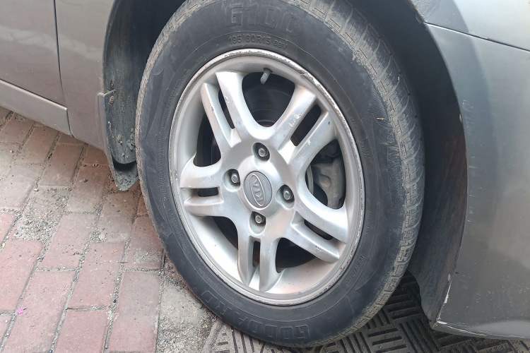 Used Kia Cerato 2008 European-style 1.6 MT GL Right Front Wheel Hub