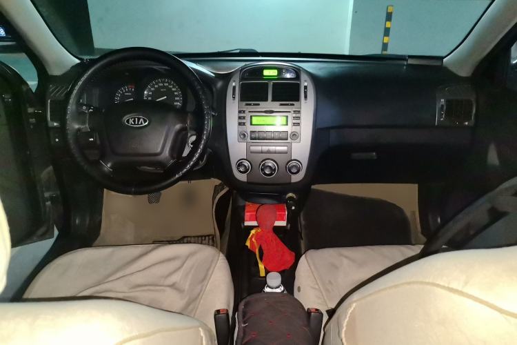 Used Kia Cerato 2010 1.6L MT GL Center Console