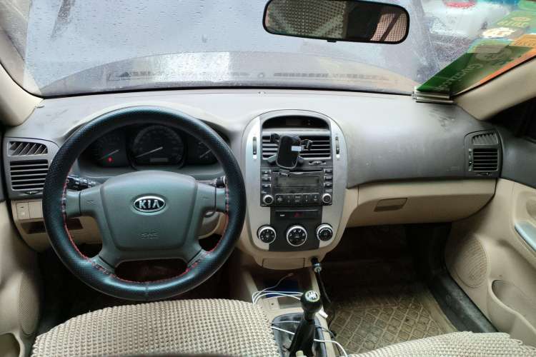 Used Kia Cerato 2010 1.6L MT GL Center Console