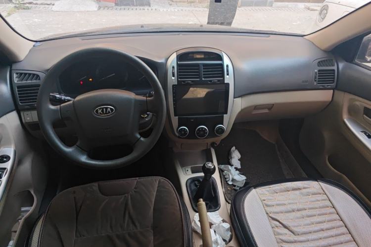 Used Kia Cerato 2010 1.6L MT GL Center Console