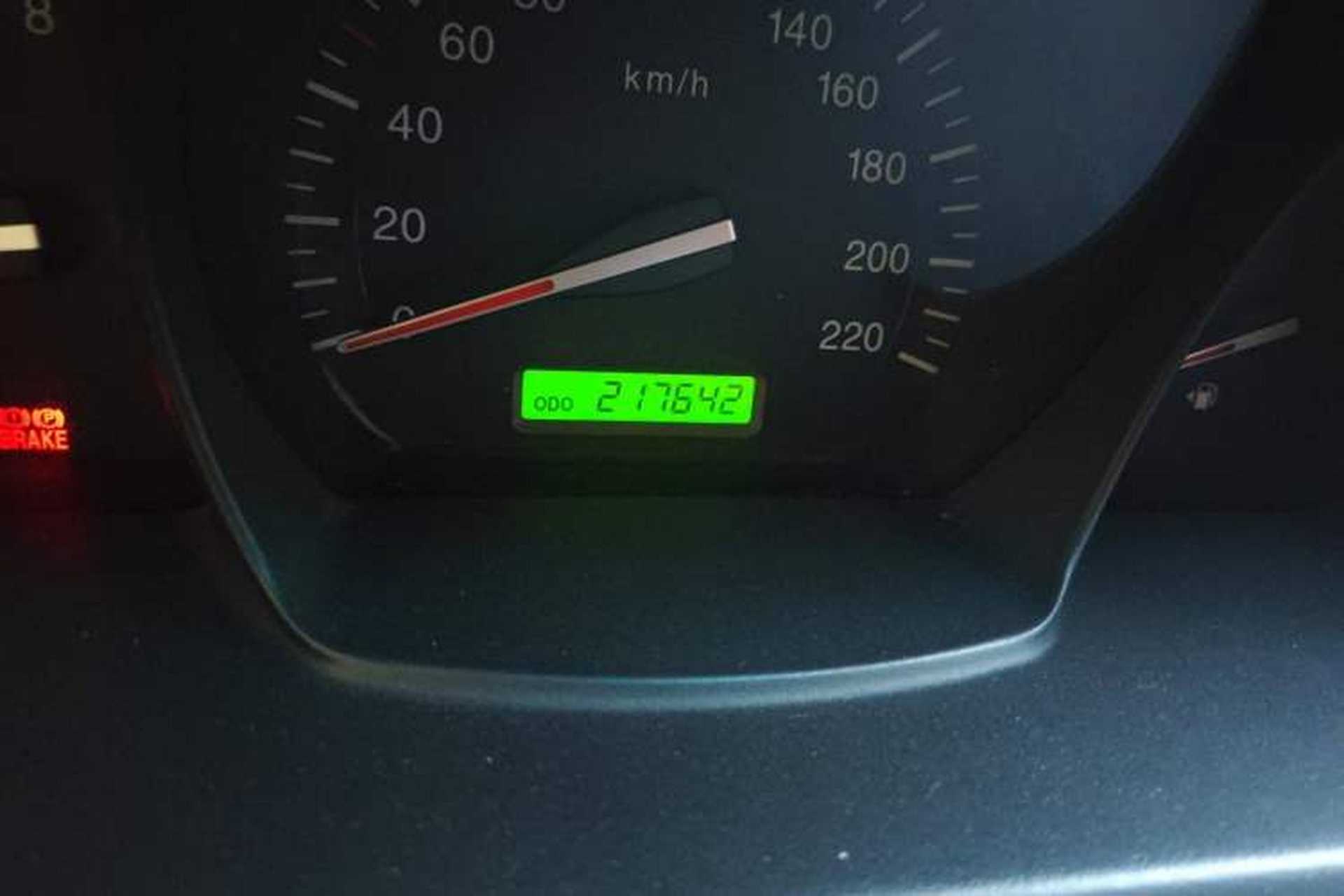 Used Kia Cerato 2010 1.6L MT GL Odometer Close Up