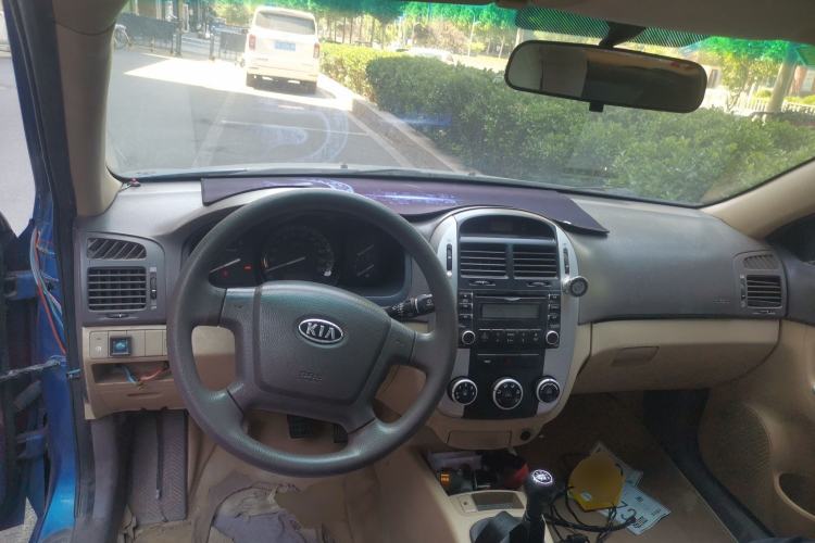 Used Kia Cerato 2010 1.6L MT GL Center Console