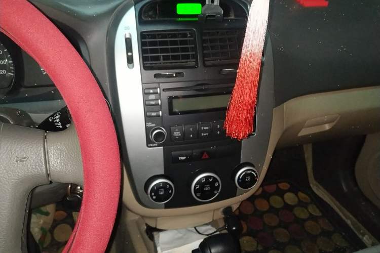 Used Kia Cerato 2010 1.6 AT GL Audio And AC Panel